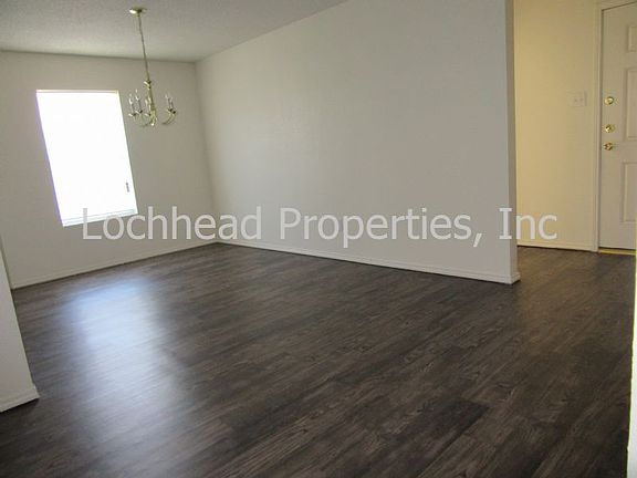 3rd image of 1819 Willowbrook Dr