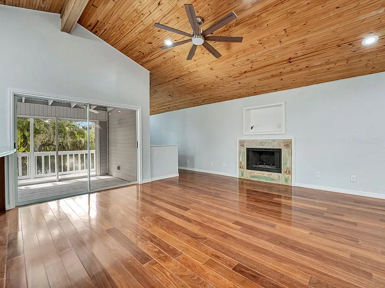631 Harbor Ave — Photo 7