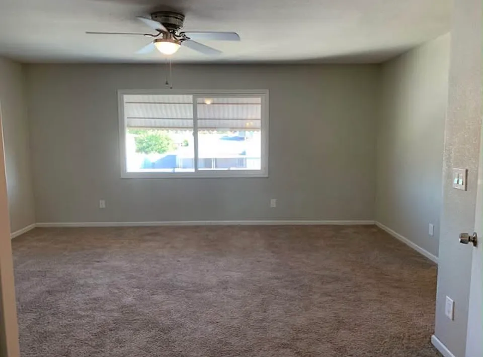 3 bed, 2.5 bath, 1656 sqft, $1,950 — Photo 2