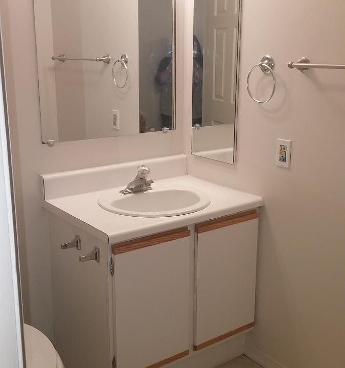Hall full bathroom