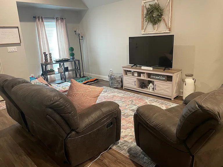 1304 Saratoga Dr — Photo 4