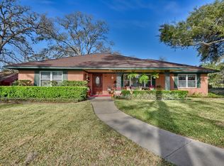 936 S Holland St, Bellville, TX 77418