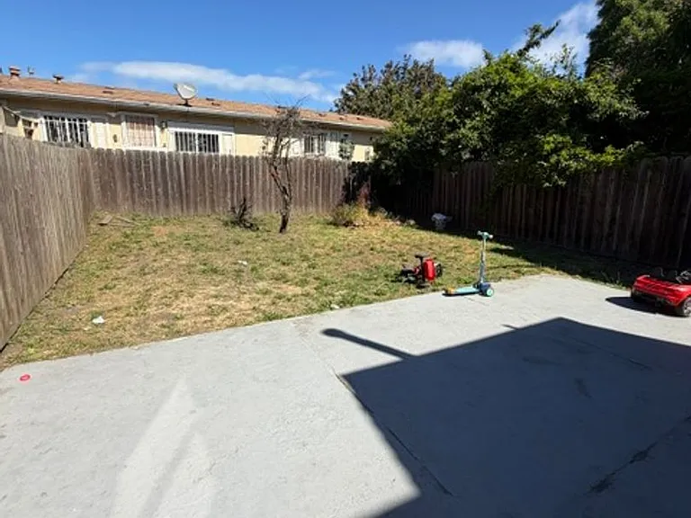 1115 Willow St — Photo 10