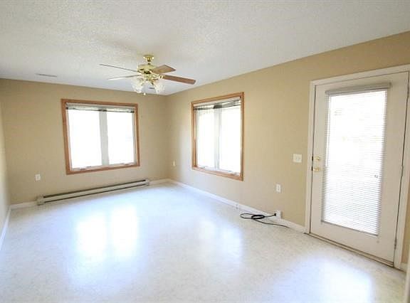 3rd image of 8212 E 190th St