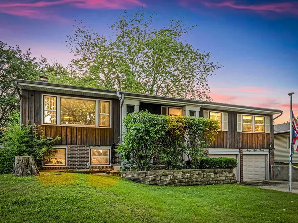 6890 Hickory St, Hanover Park, IL 60133