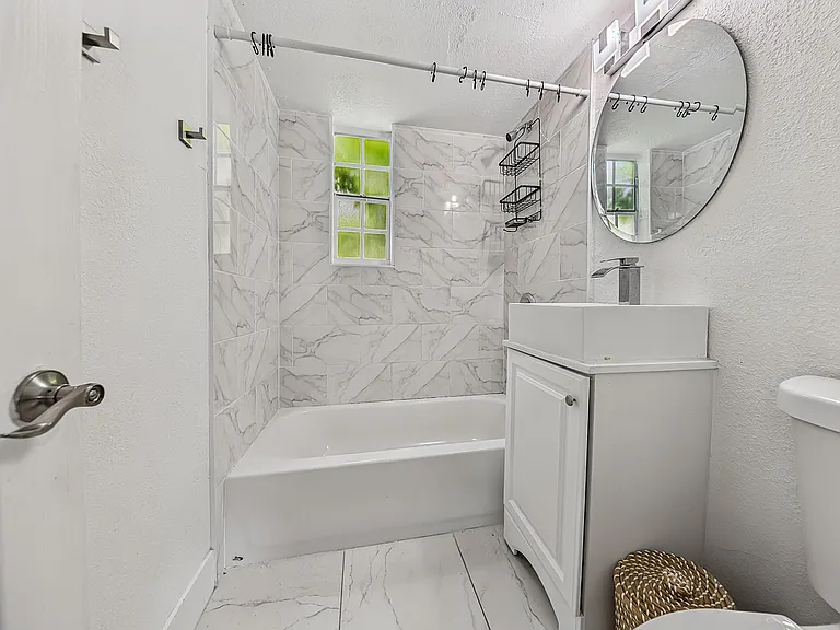 140 SE 9th Ave — Photo 12