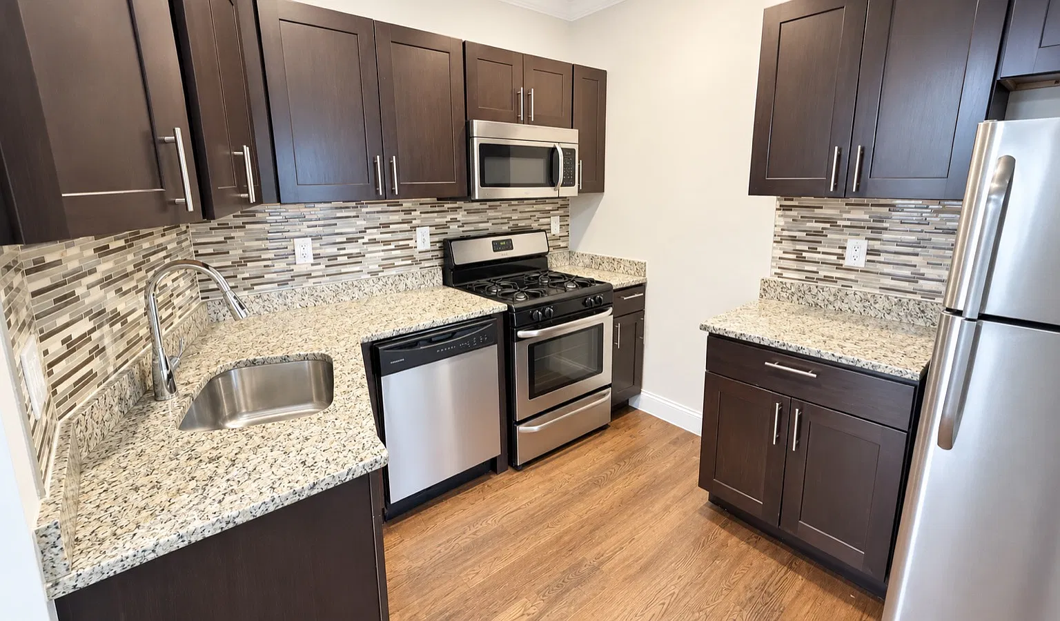 2975 Washington Street Apartments — Photo 1