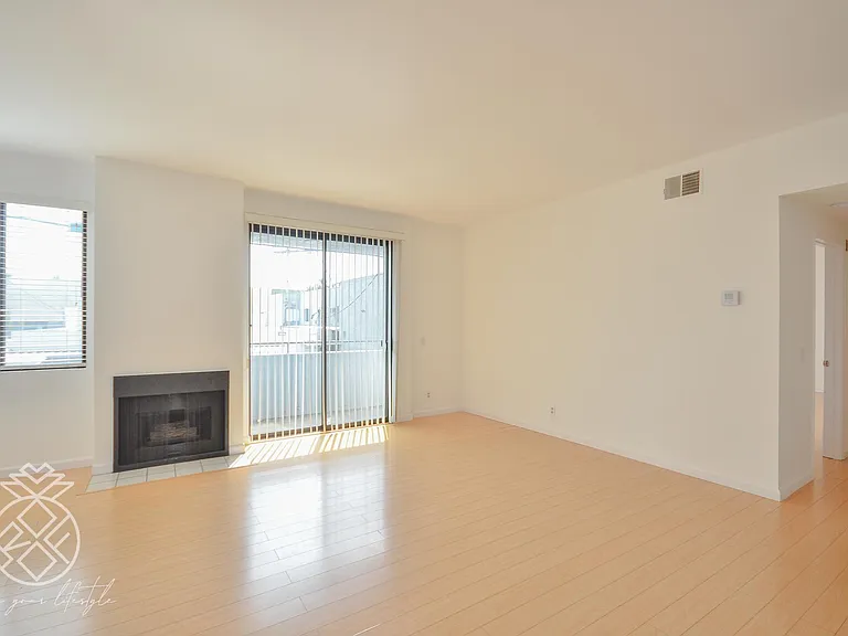 1727 Glendon Ave #104 — Photo 18
