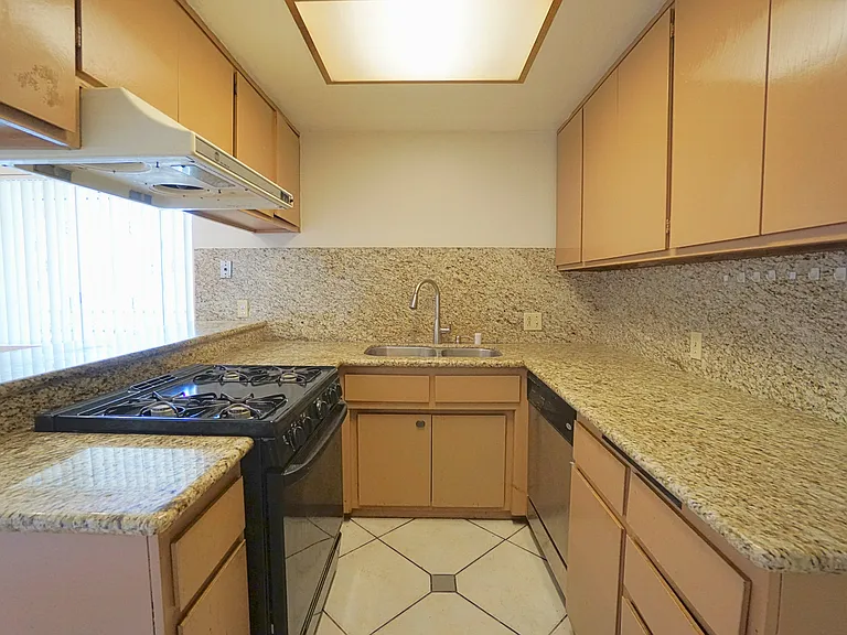 429 S New Ave #5 — Photo 6
