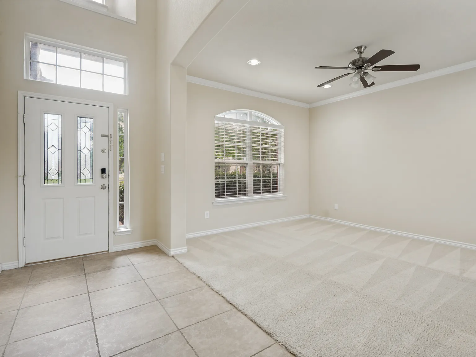4 bed, 2.5 bath, 3039 sqft, $3,100 — Photo 2