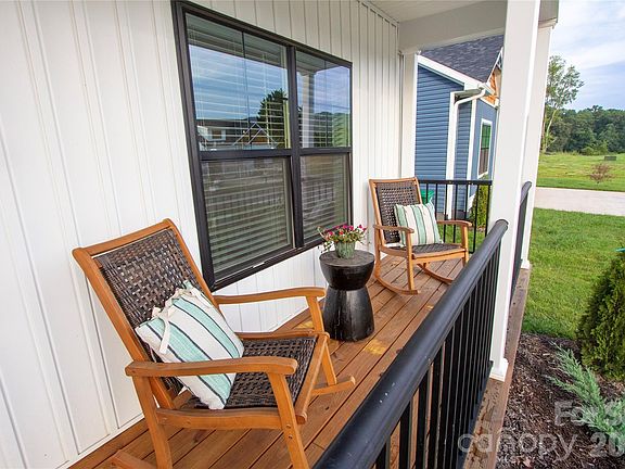 3rd image of 202 Southern Charm Rd