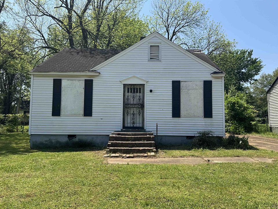 1st image of 2443 Boyle Ave