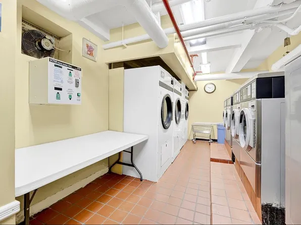 2140 Knapp Street image 24 of 25