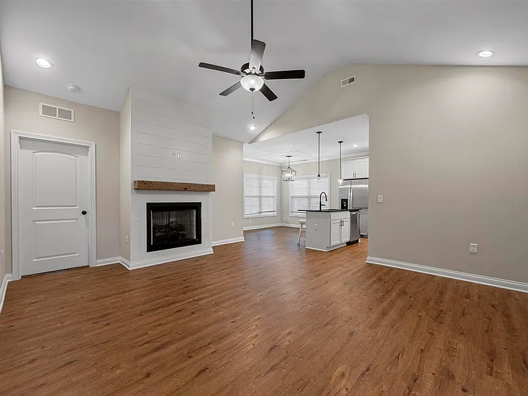 821 Poplar Log Dr — Photo 5