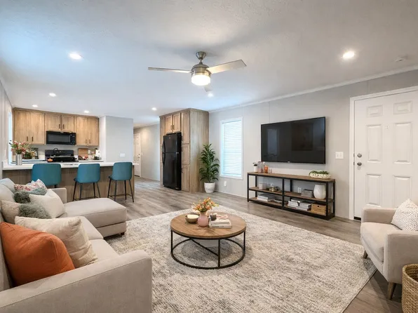 52491 Potomac Ct, Chesterfield, MI 48051