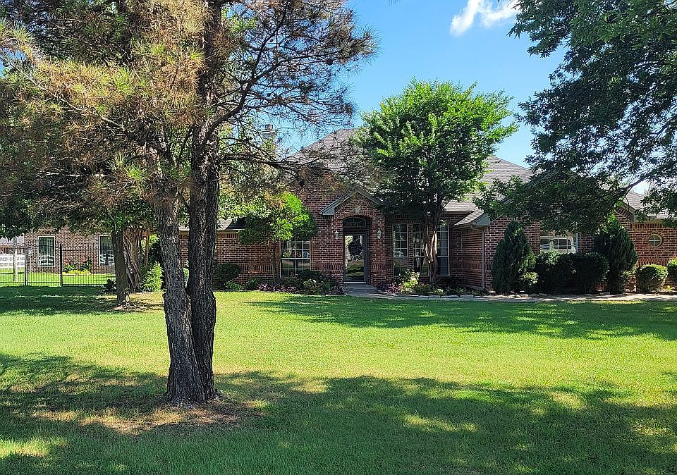 1st image of 1901 Clover Springs Dr