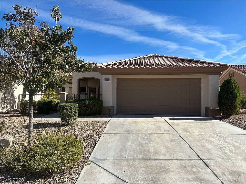 1st image of 2724 Valley Downs Dr