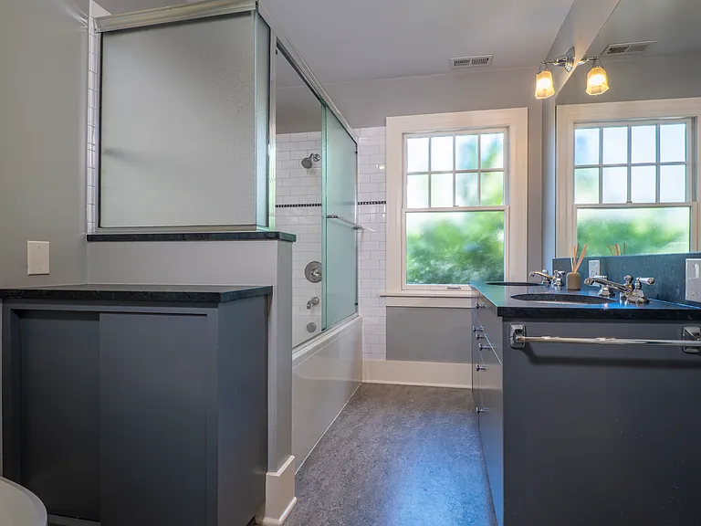 Guest bathroom upstairs.
