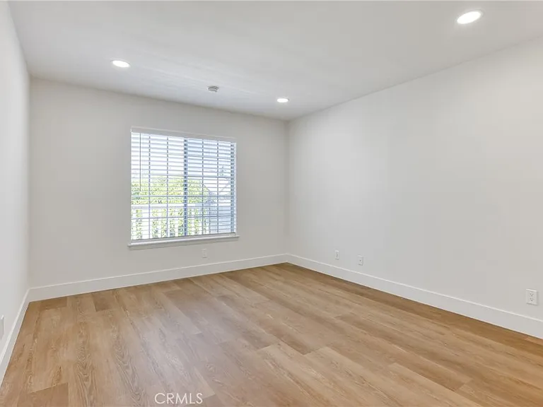 320 W Truslow Ave #D — Photo 10