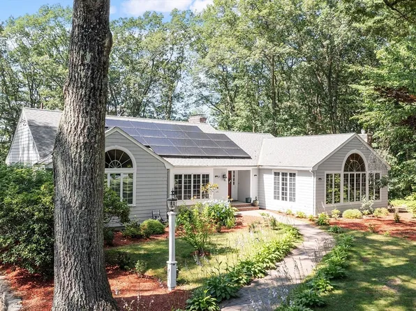 15 Overlook Dr, Chelmsford, MA 01824