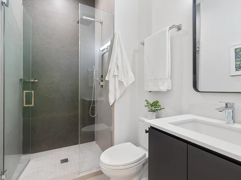 4513 N Clark St #210 — Photo 14