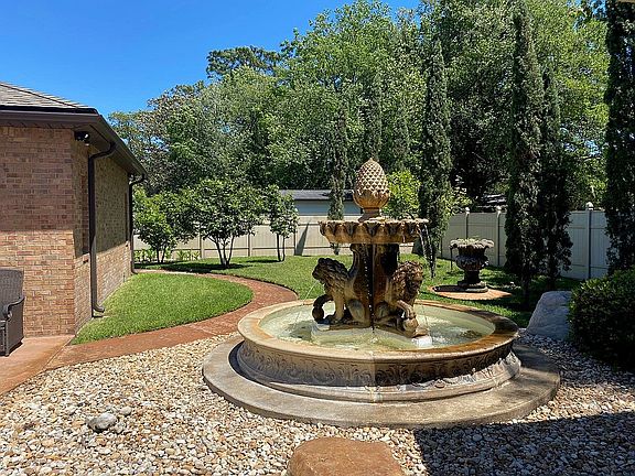 5th image of 6340 Lenczyk Dr
