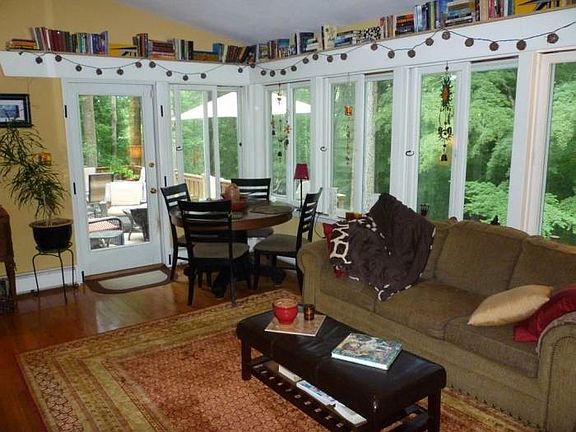 4th image of 19 Worthington Hill Dr