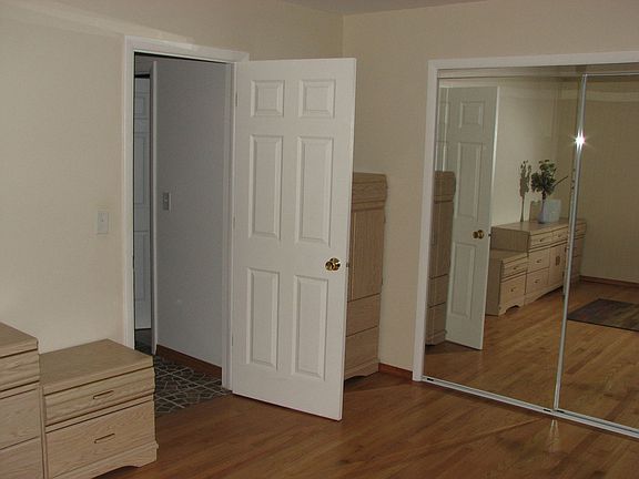 5th image of 165 Dover Dr APT 11