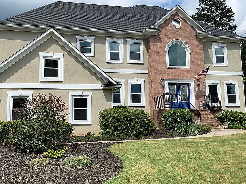 2nd image of 215 Gaitskell Ln