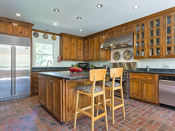 3rd image of 2100 Rockmoor Ave
