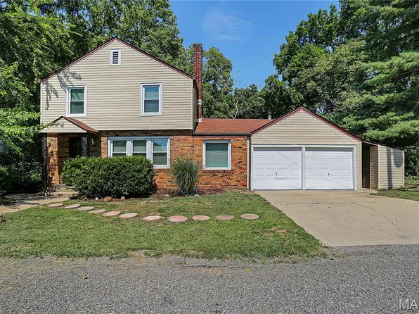 24 N Crown Dr, Collinsville, IL 62234