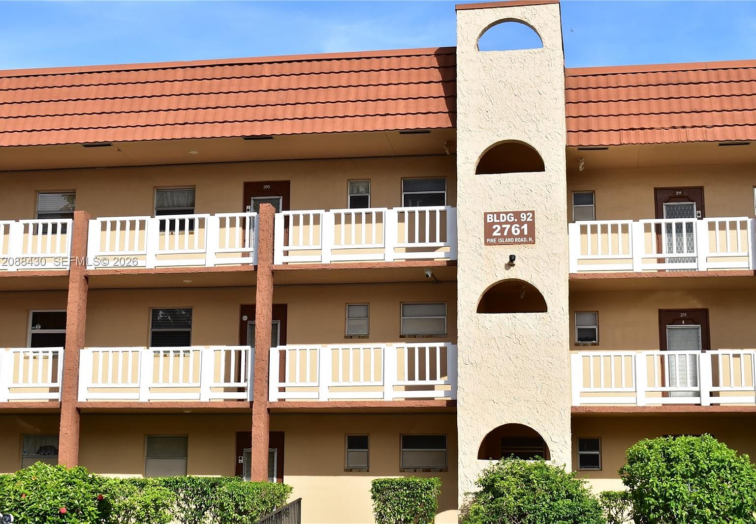 2761 N Pine Island Rd APT 310 — Sunrise Lakes Phase IV Golf Course