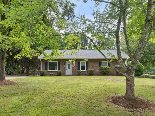 1055 Cresthaven Rd, Lewisville, NC 27023