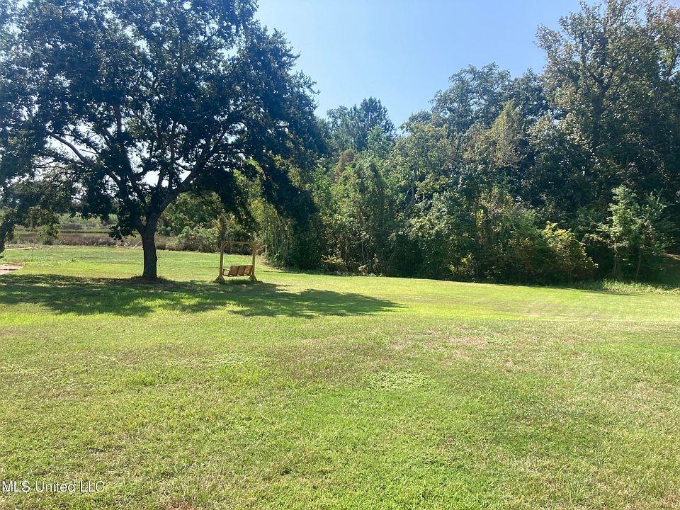 1st image of 1405 Park Dr