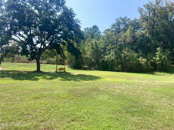 1405 Park Dr, Gautier, MS 39553