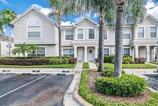 712 Kensington Lake Cir