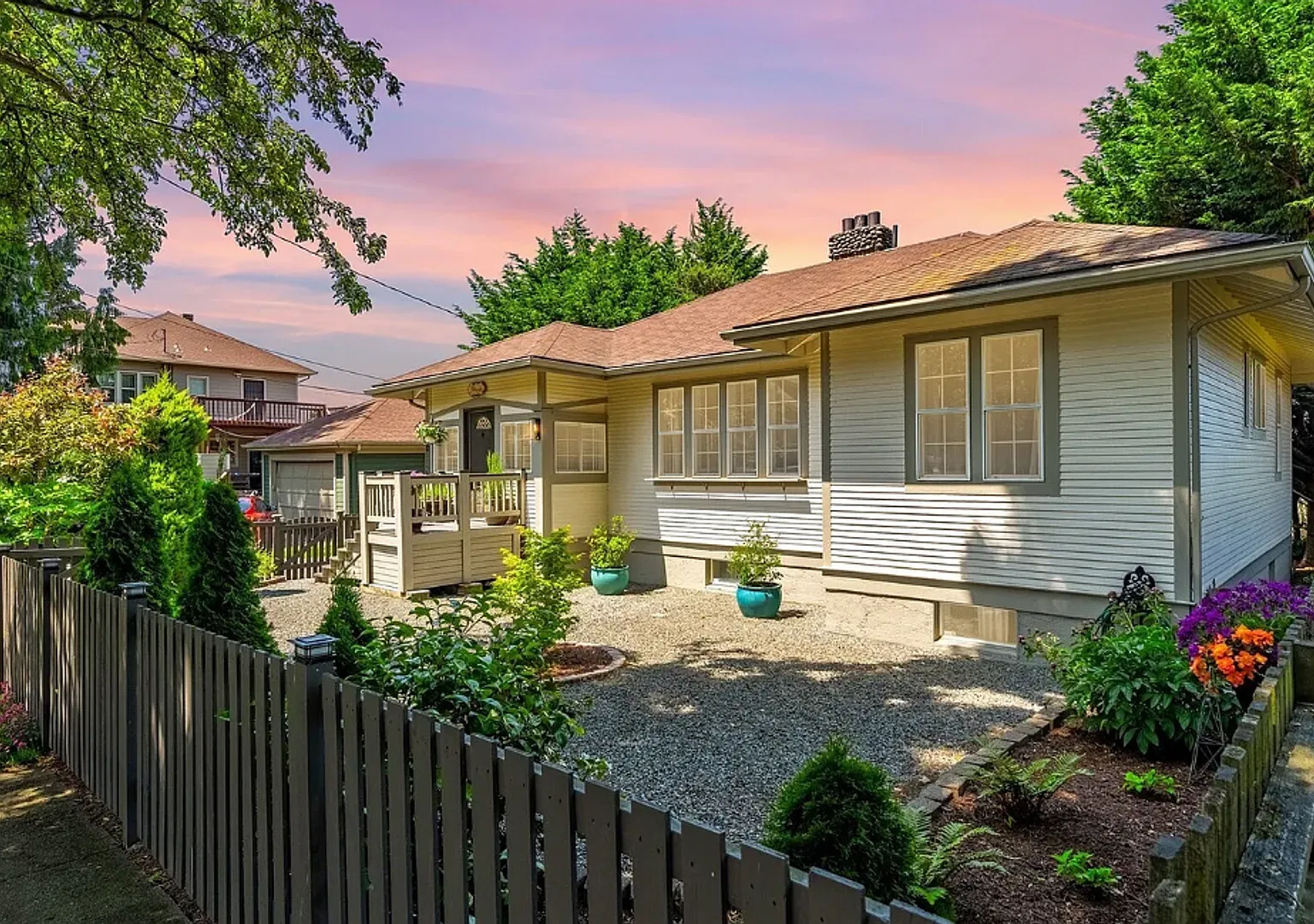 Charming updated 1920s 3BD 3BA — Photo 1