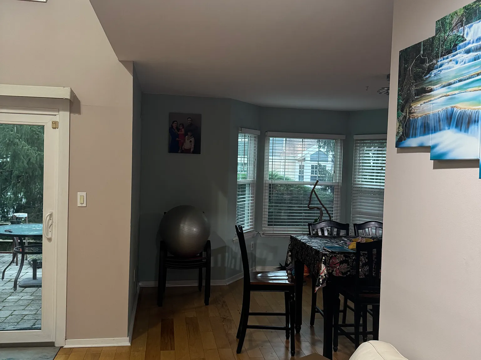 3 bed, 2.5 bath, 1650 sqft, $3,200 — Photo 3