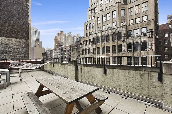 Sold by Compass | media 9