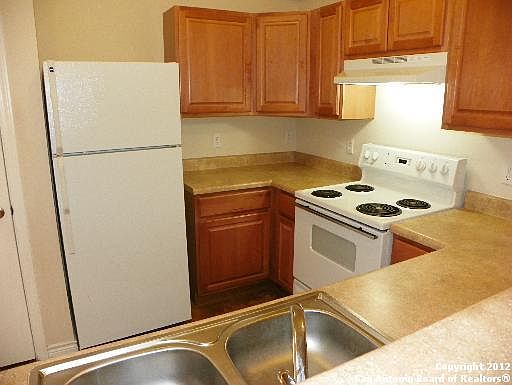5th image of 7806 Kingsbury Wood