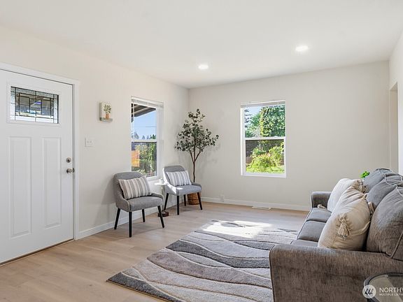 4th image of 1551 N Callow Avenue