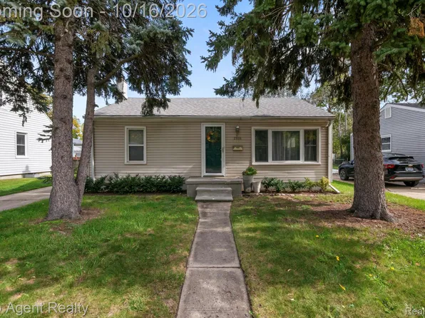 2924 Paxton St, Ferndale, MI 48220