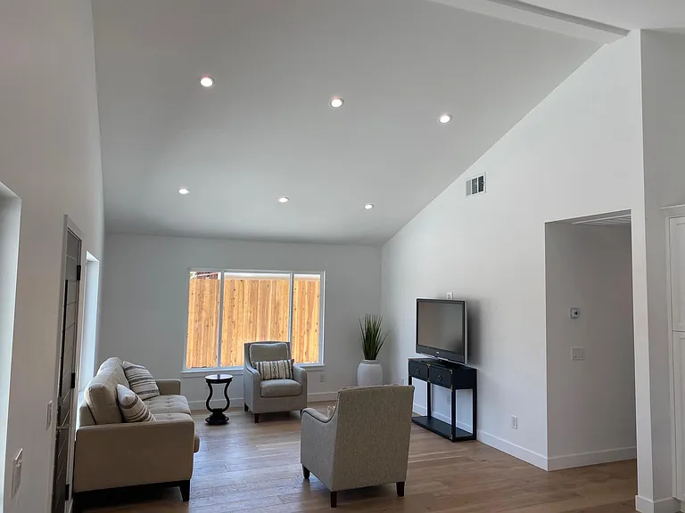 6735 Glade Ave — Photo 10