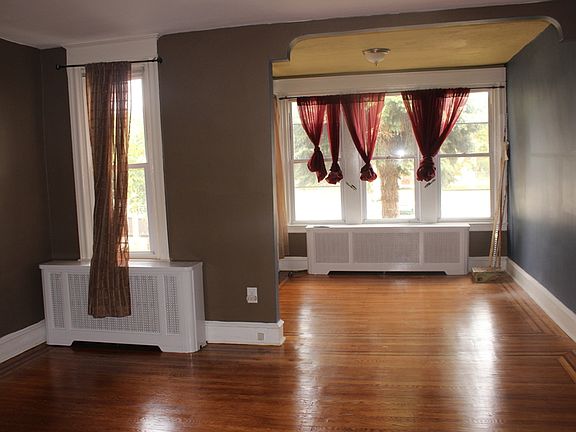3rd image of 5888 Henry Ave