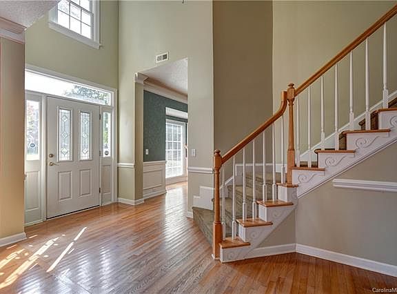 3rd image of 4701 Hanging Ivy Dr