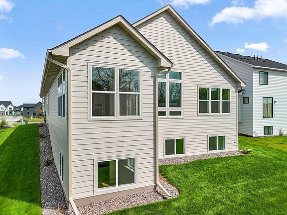 5th image of 10377 Shadyview Ln N
