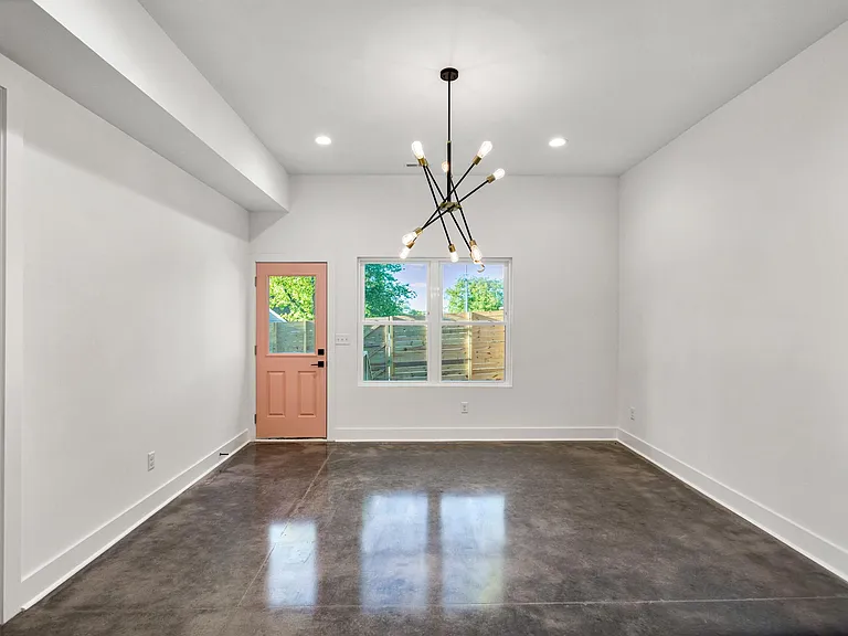 2714 Batavia St — Photo 15
