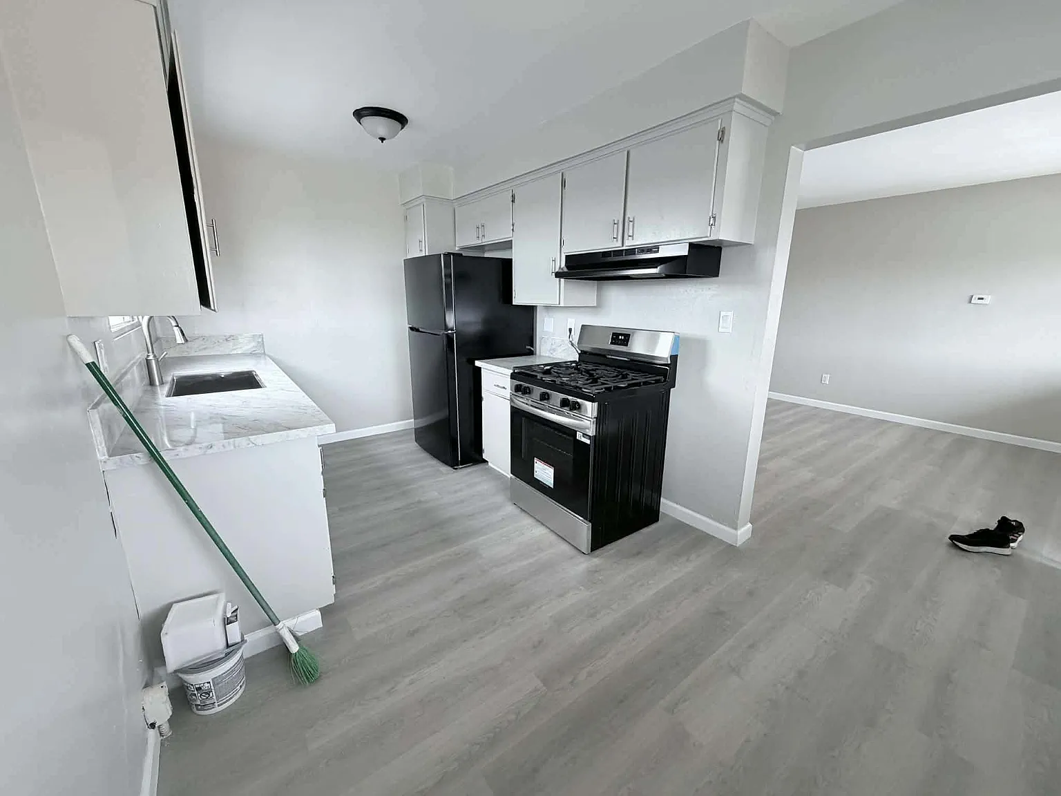 2 bed, 750 sqft, $2,150 — Photo 2