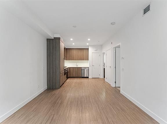 4th image of 2060 Curling Rd #111