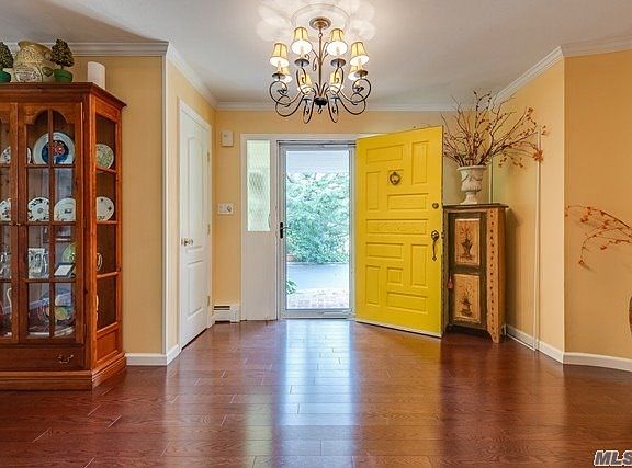 3rd image of 19 Crawford Dr